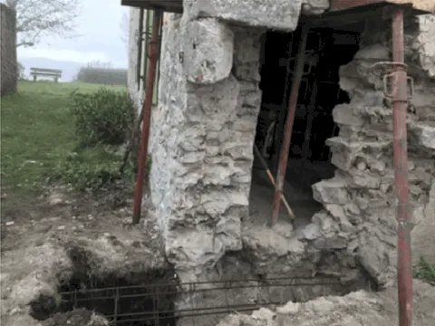 Consolidation de l'angle du mur de la maison coté cuisine 