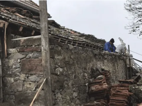 Réfection du hangar collé à la maison 