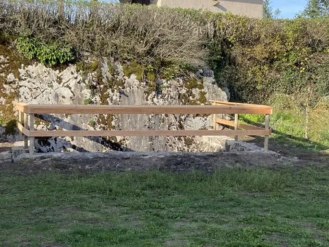 Rambarde autour de la citerne d'eau...